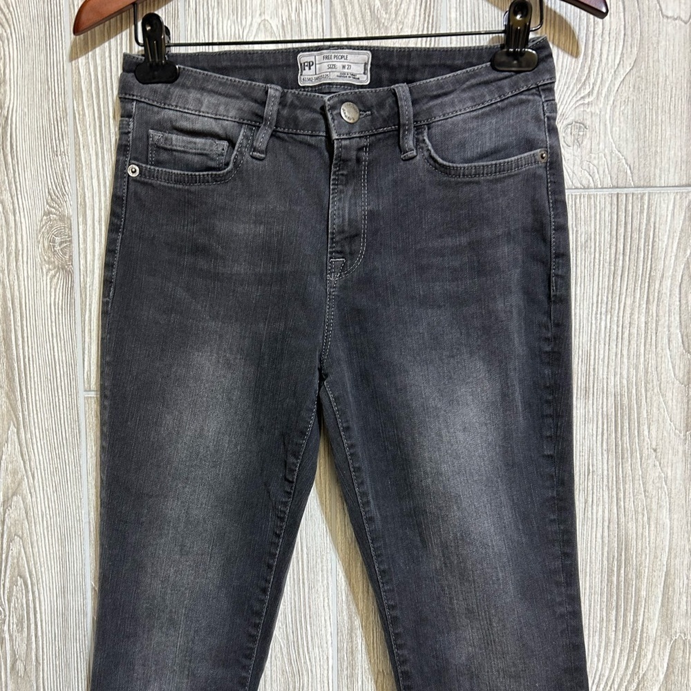 Free People Black High Waist Cropped Raw Hem Jeans Size 27 - Picture 5 of 13